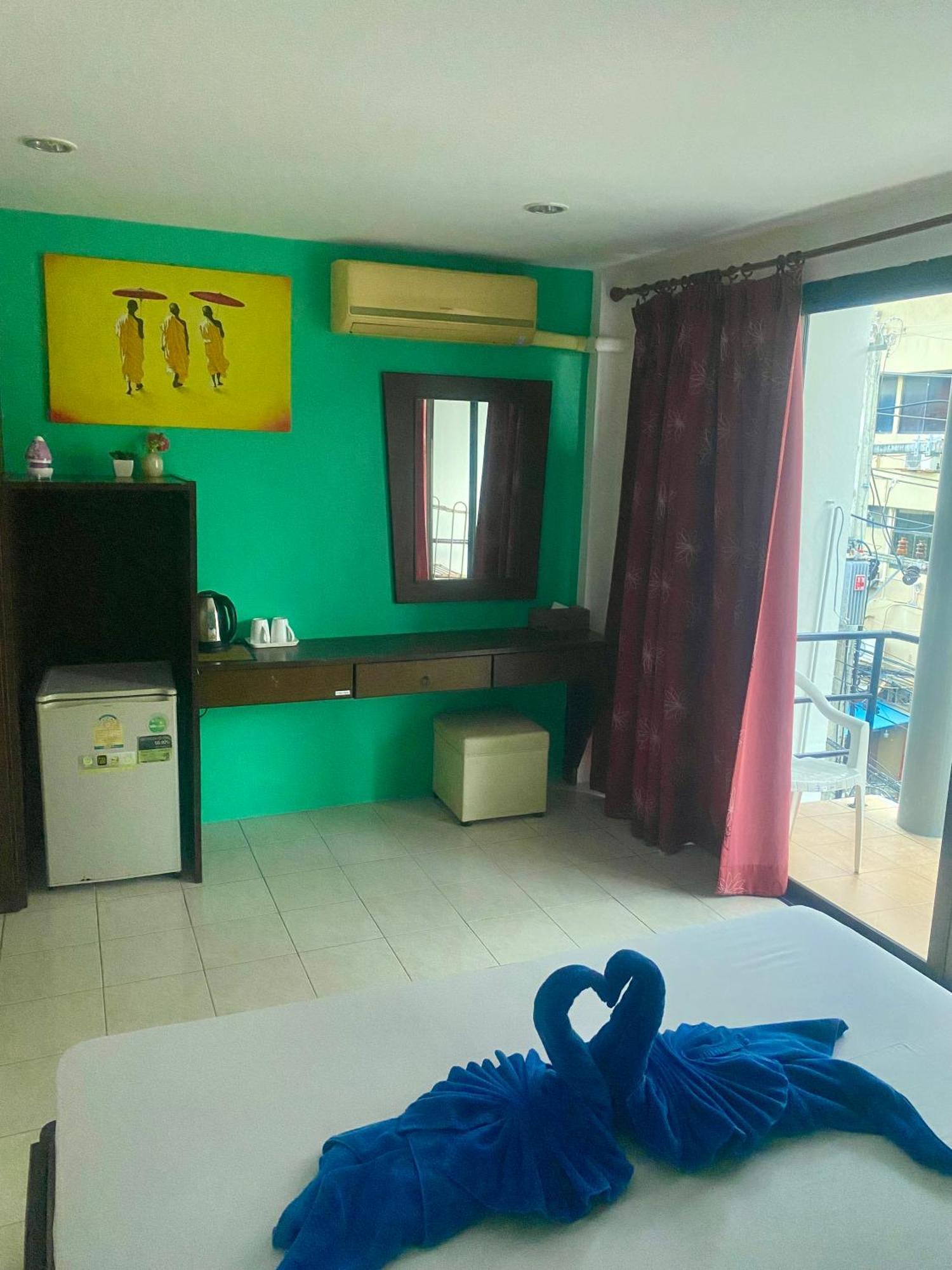 Kata Guesthouse Tuscany ภายนอก รูปภาพ