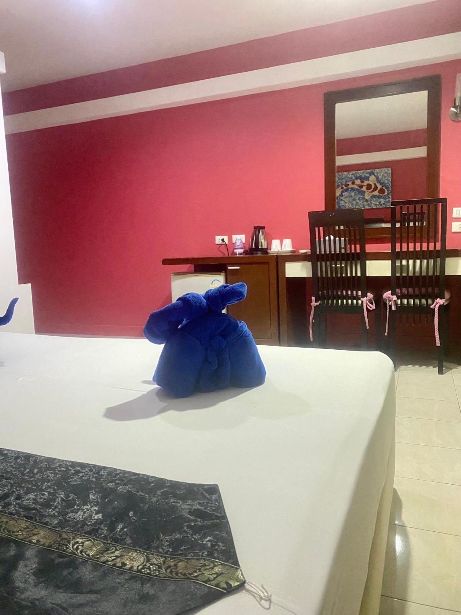 Kata Guesthouse Tuscany ภายนอก รูปภาพ