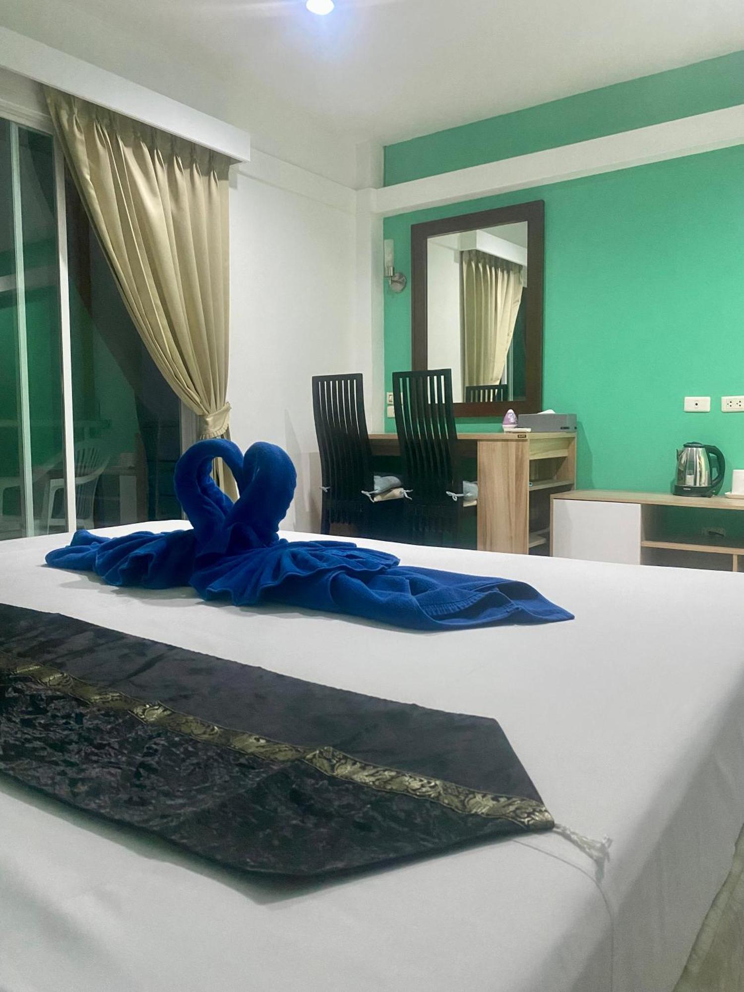 Kata Guesthouse Tuscany ภายนอก รูปภาพ