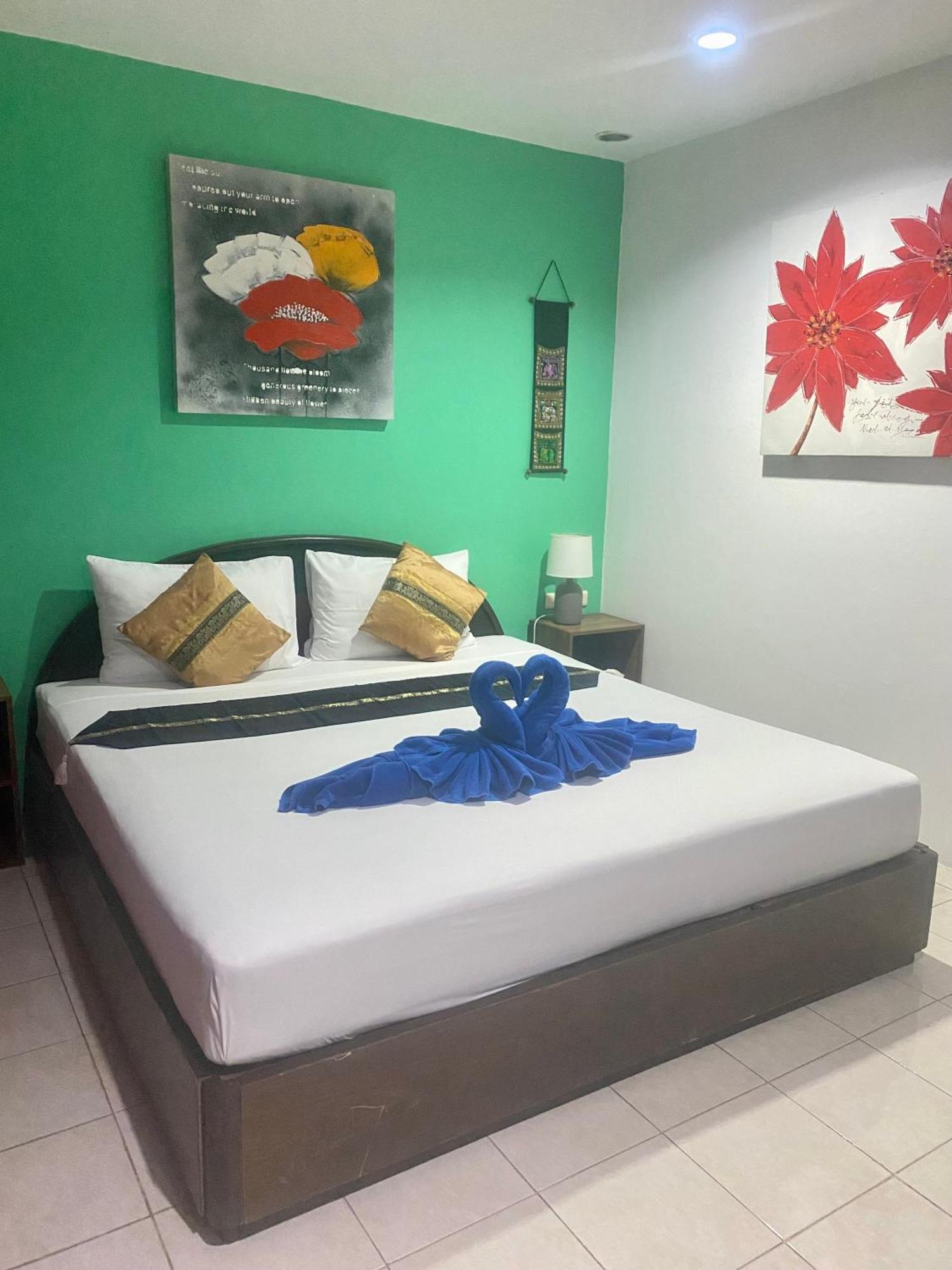 Kata Guesthouse Tuscany ภายนอก รูปภาพ