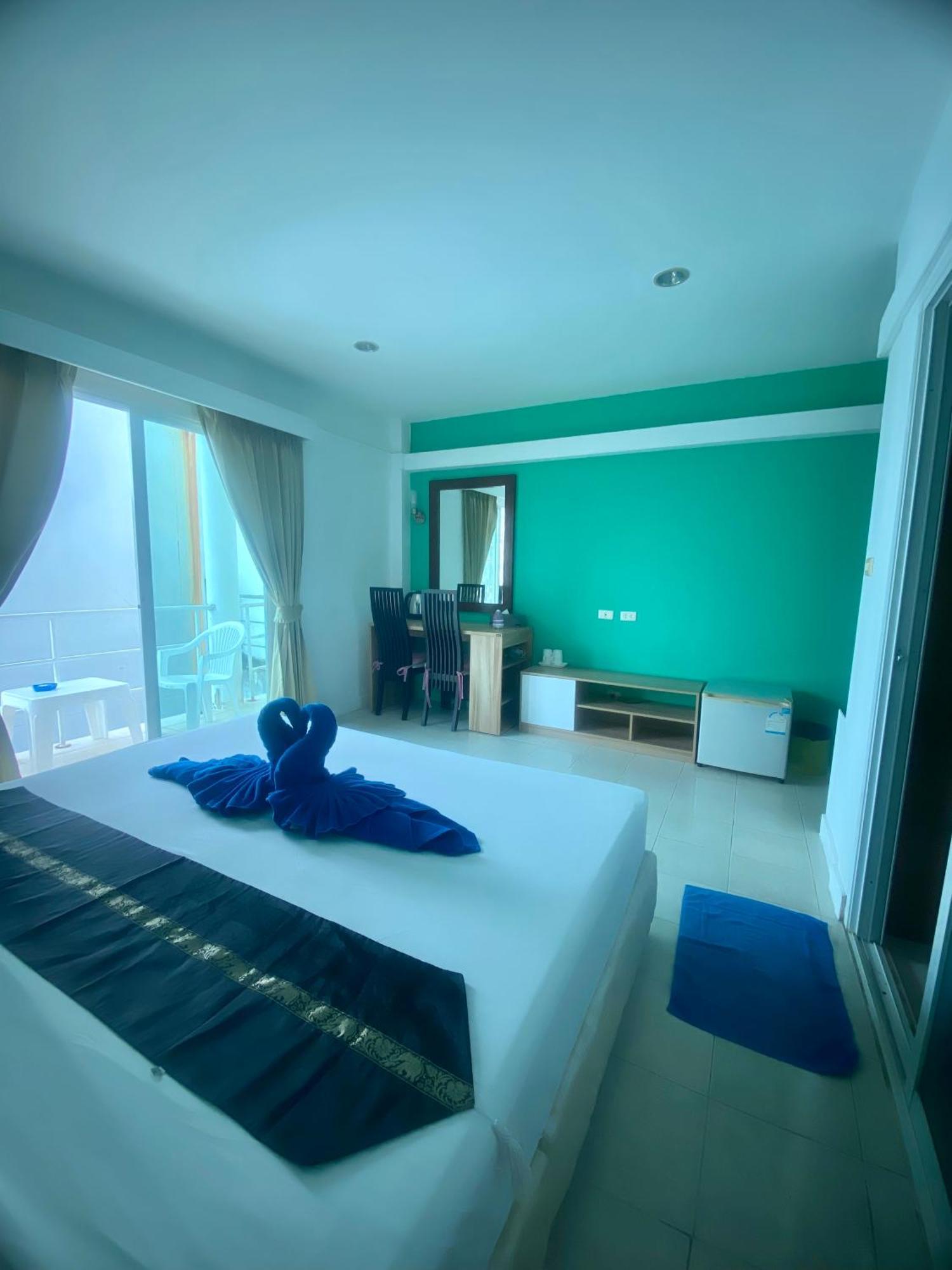 Kata Guesthouse Tuscany ภายนอก รูปภาพ