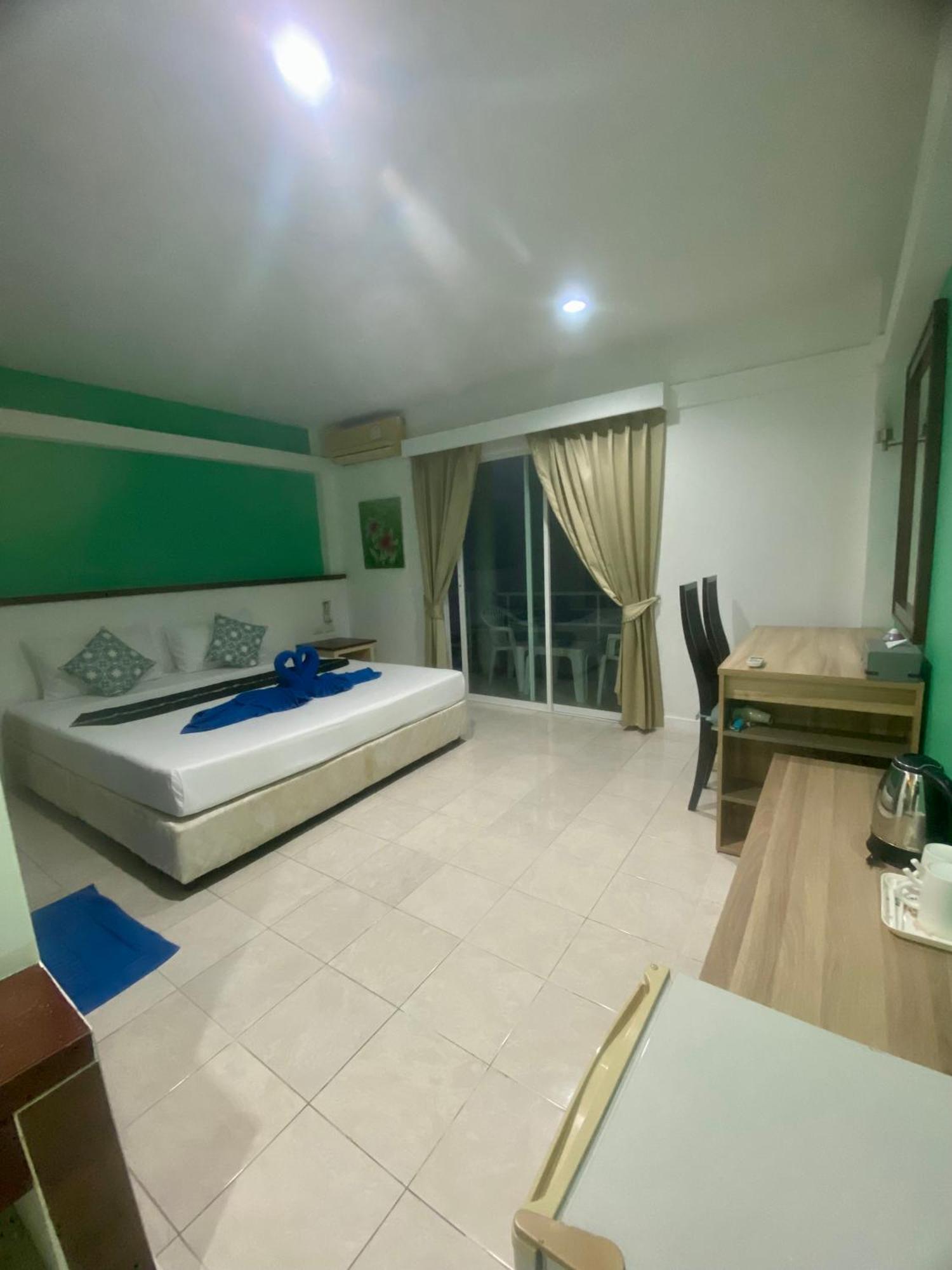 Kata Guesthouse Tuscany ภายนอก รูปภาพ
