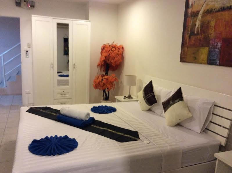 Kata Guesthouse Tuscany ภายนอก รูปภาพ